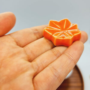 Mino ware: Momiji chopsticks rest orange