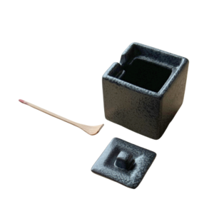 Nanami/Ichimi chili pepper container: Black (with a bamboo spoon)