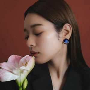 Mino ware: Indigo and gold earrings (Princess Kako)