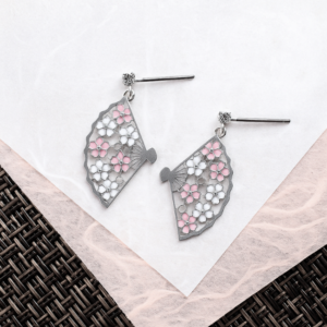 Ogi and sakura motif earrings (titanium post) :Sølv