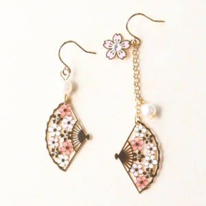 Øredobber/Earrings: Swing Ogi and sakura