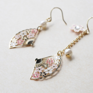 Øredobber/Earrings: Swing Ogi and sakura