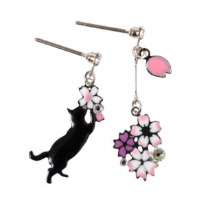 Katt og Sakura øredobber/Cat and sakura motif earrings: Svart