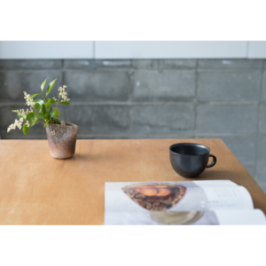 Shigaraki mini vase: Sunahada