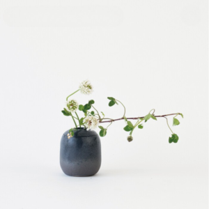 Shigaraki mini vase: Kobana