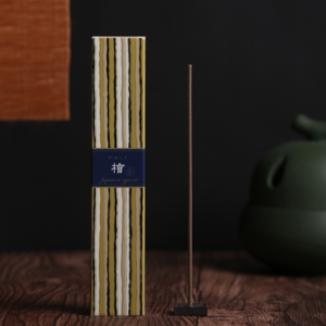 Hinoki-røkelse med holder / Hinoki Incense with Holder